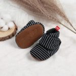 chaussons doux pour bébé à scratch
