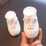 chaussures pour les premiers pas des bébés